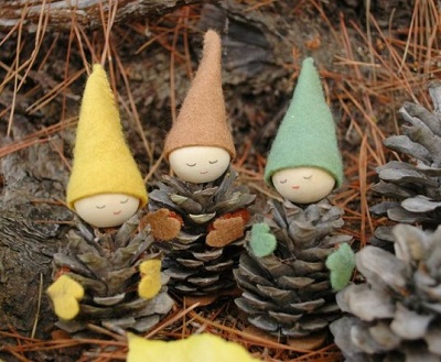 obrázek - nature_christmas_crafts_pinecone_gnomes_537x442.jpg