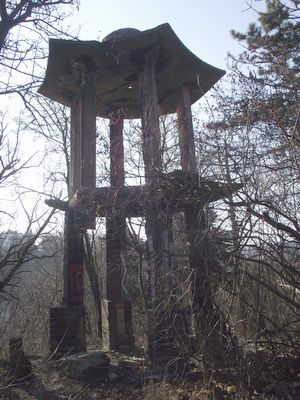obrázek - ruina_stavby_na_kopci1(1).jpg